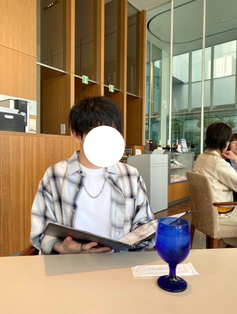 マッチングアプリ 写真 服装 20代 チェックシャツ メニュー閲覧